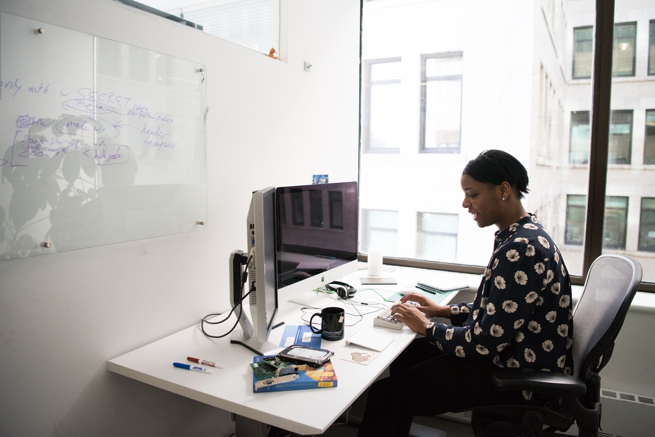 Adjustable Desk for Your Office