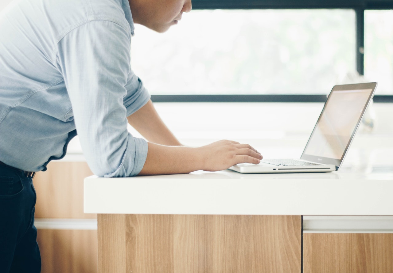 Adjustable Desk for Your Office